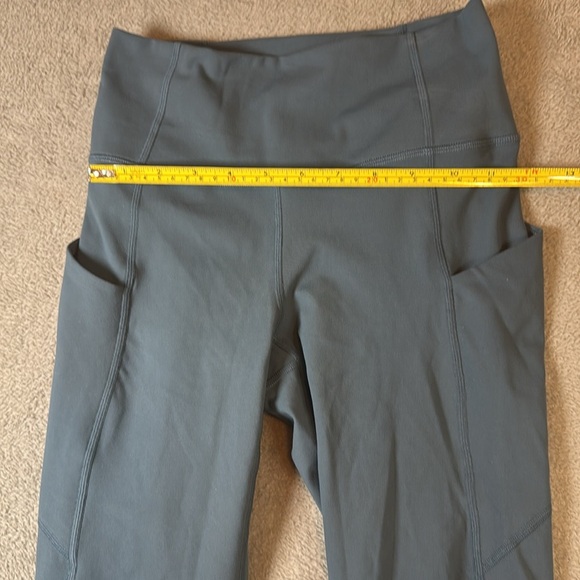 Fabletics High-Waisted, With Side Pockets Gray/Blue Leggings XS - Picture 4 of 9